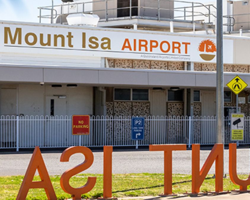 Mount Isa Airport terminal_takes_off